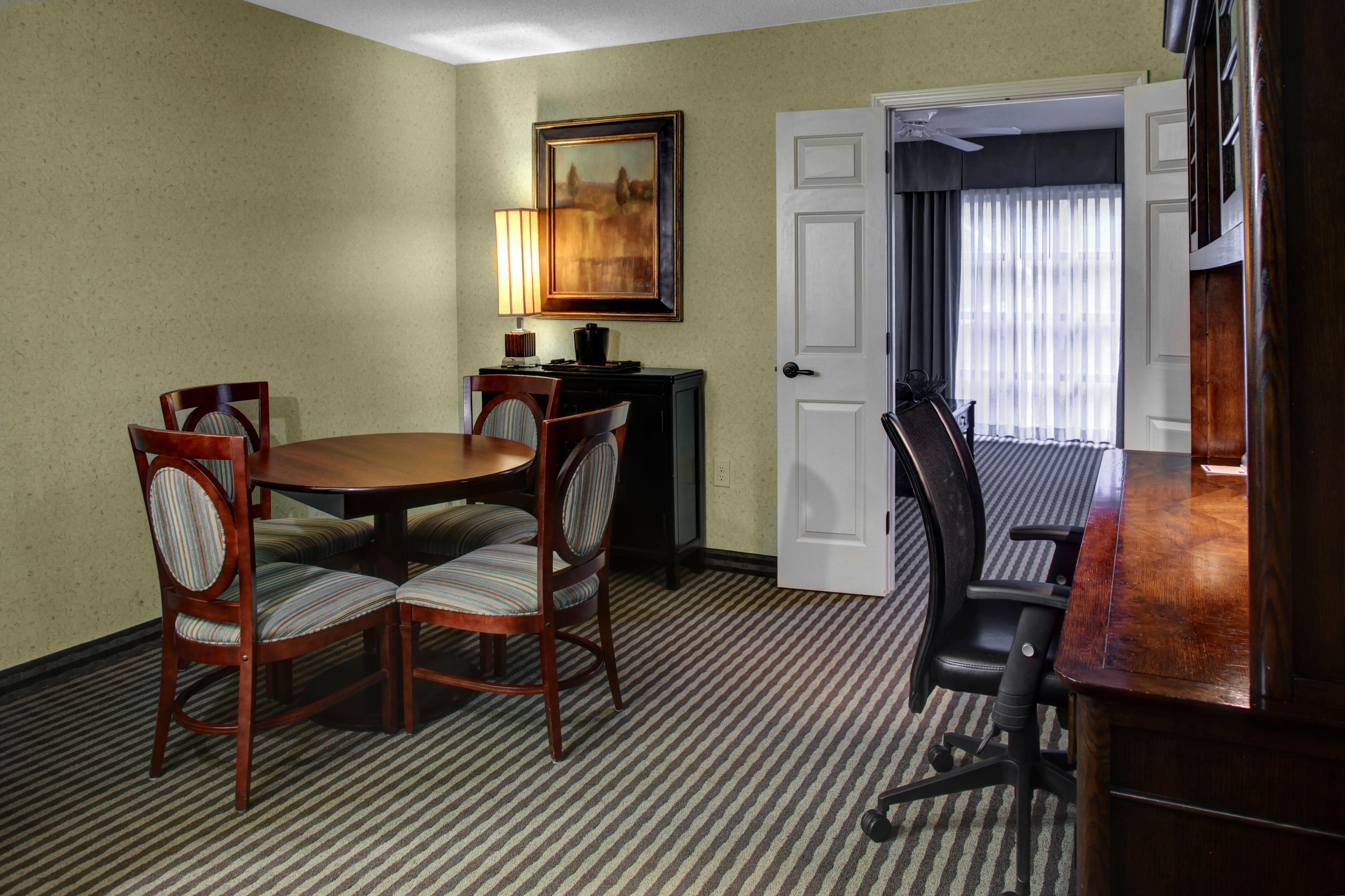 Holiday Inn Express Hotel & Suites Atlanta Buckhead By Ihg Ngoại thất bức ảnh